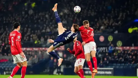 广东连胜三场稳守前八，伯克双料神助，琼斯三双梦碎遭驱逐，东北虎九连败继续苦战