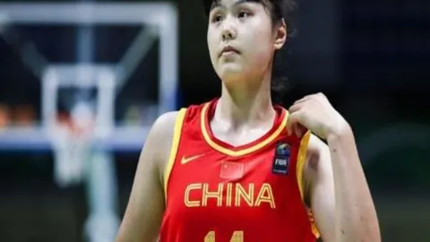 巴黎奥运刘焕华夺冠，全锦赛举重三冠在手